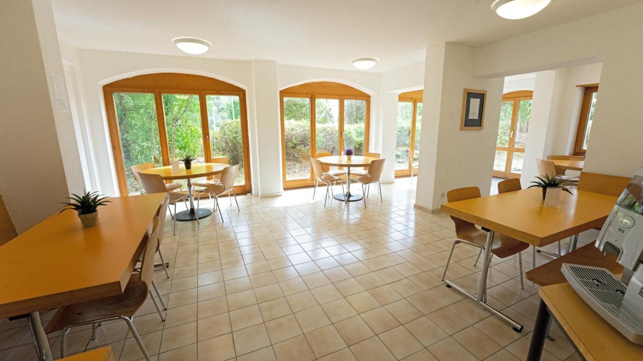 Delemont Youth Hostel Luaran gambar
