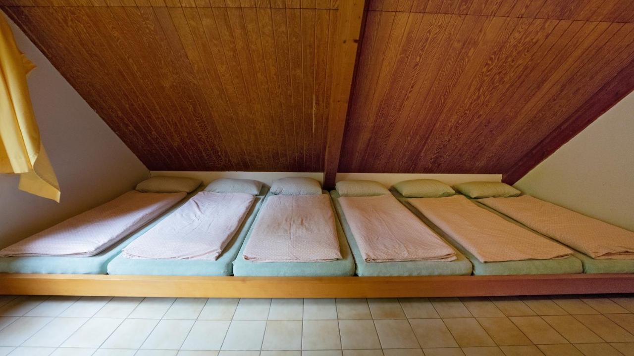 Delemont Youth Hostel Luaran gambar